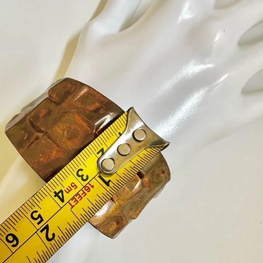 Geometric copper cuff bracelet - Picture 4 of 10